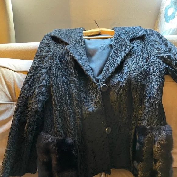 Vintage Black Brocade with Mink trim. Medium - Picture 5 of 8